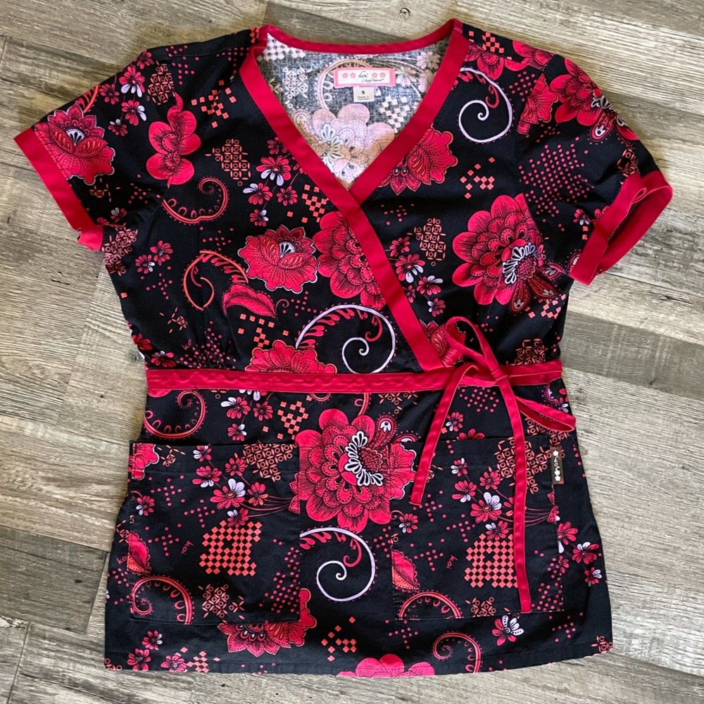 KOI Scrub top